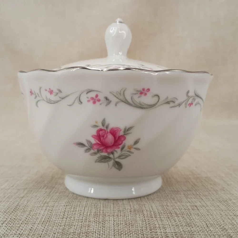 Fine China of Japan royal swirl